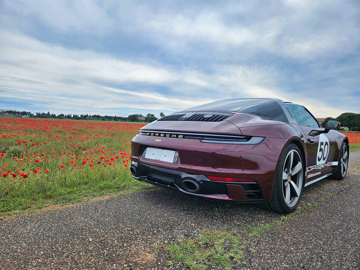 Porsche 911 Targa 4S Heritage Design confiée à la conciergerie Turismo Forever à Montpellier
