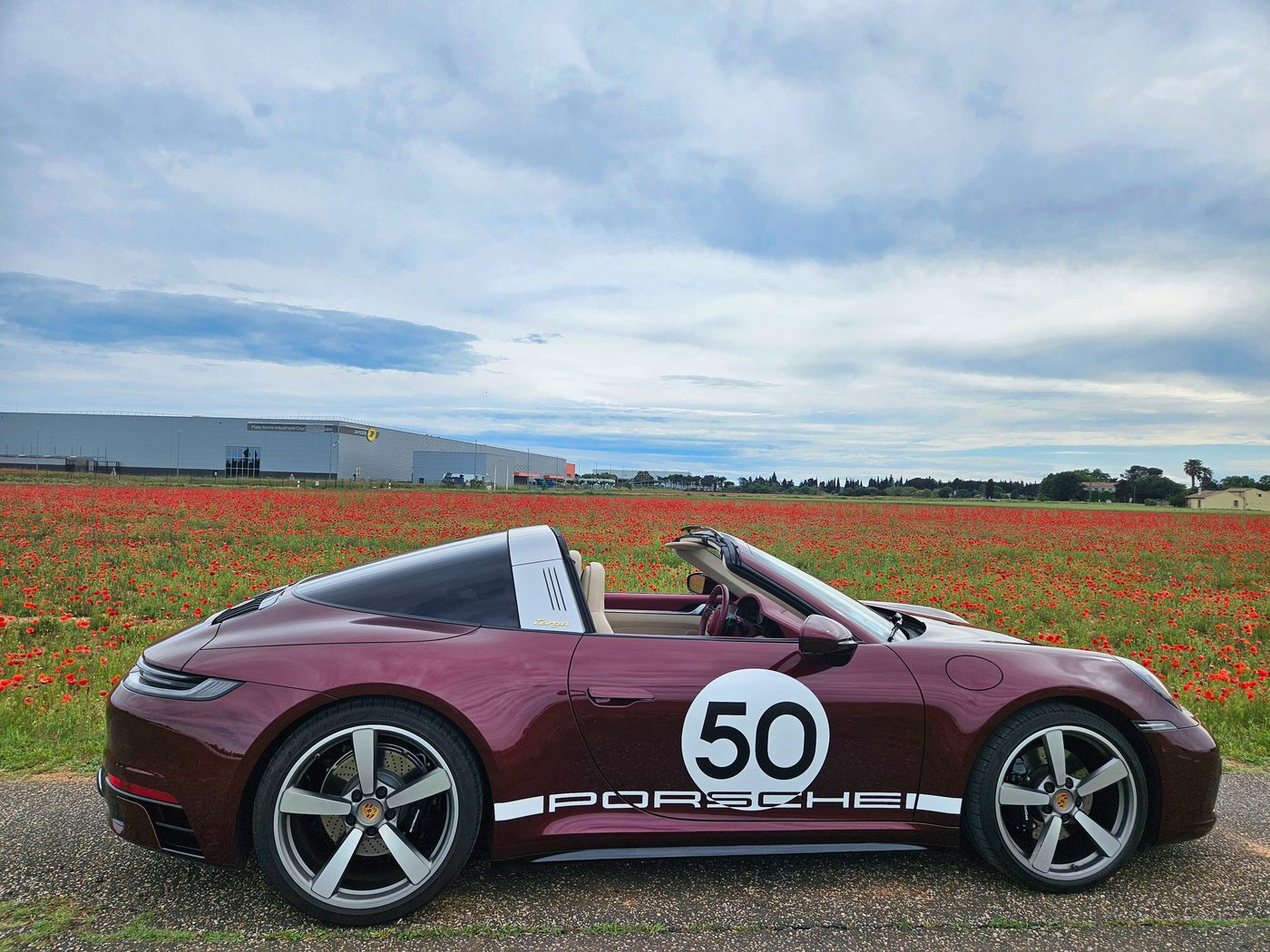 Porsche 911 Targa 4S Heritage Design Edition — miniature 2