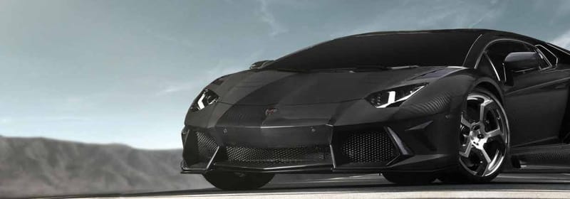 Supercar noire brillante