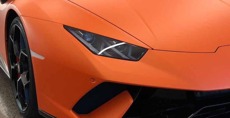 Supercar orange en finition mate satinée