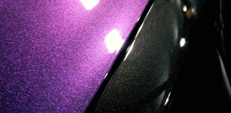 Carrosserie violette à effet pailleté